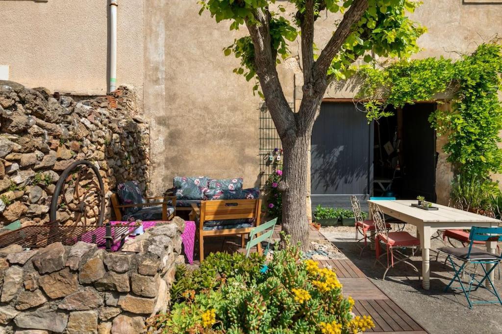 Bed and Breakfast La Calade Montouliers Exterior foto
